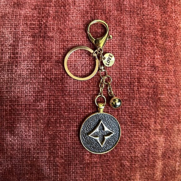 CLOVER Bag Charm Gold Tone Charms🟆 - Picture 1 of 7